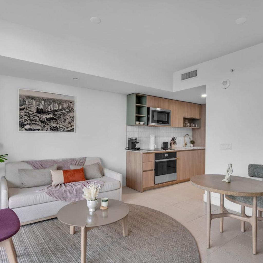 Photograph of Sunlit 1BR Condo In Downtown Miami