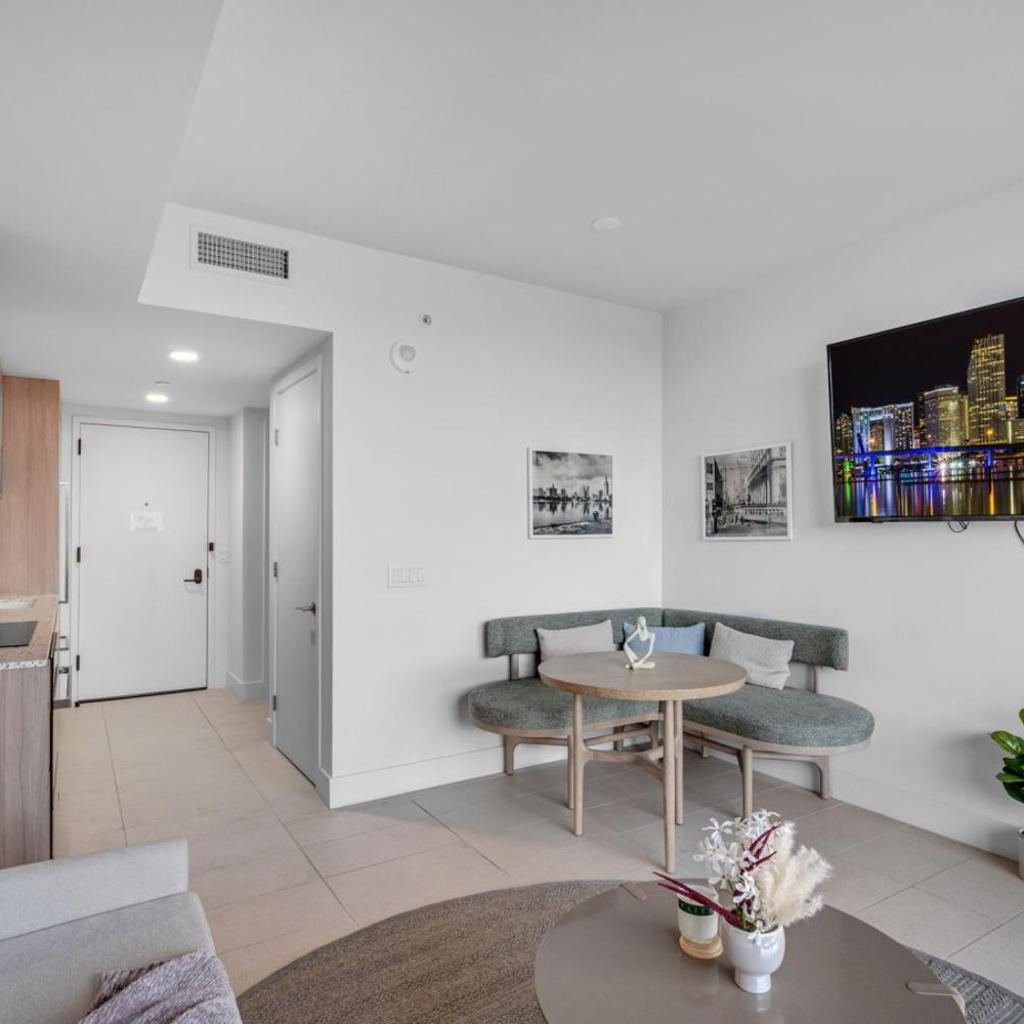 Photograph of Sunlit 1BR Condo In Downtown Miami