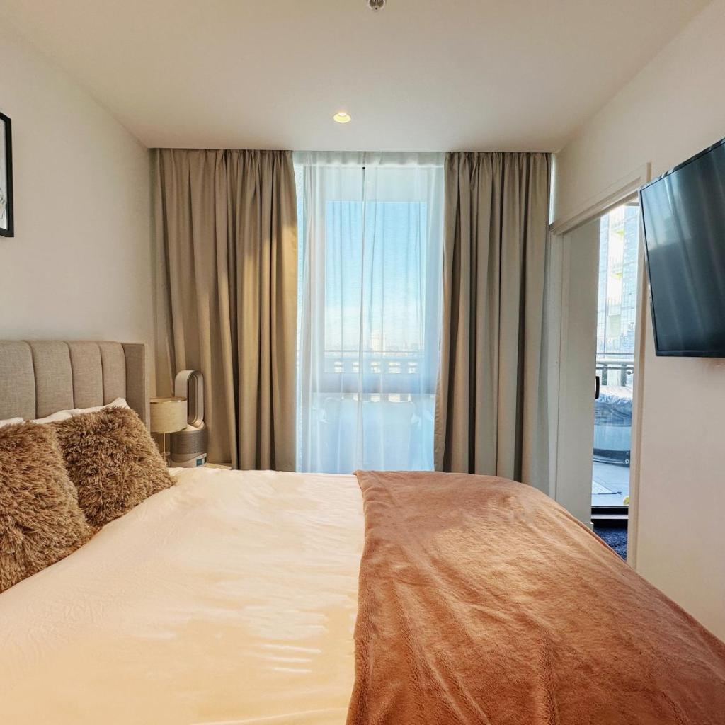 Photograph of Southbank 2 bedrooms private spa big balcony with carpark