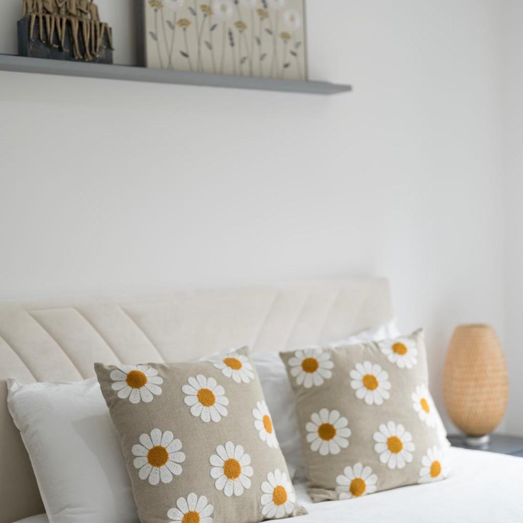 Photograph of Stylish Modern Apartment by Aldgate East Station 4