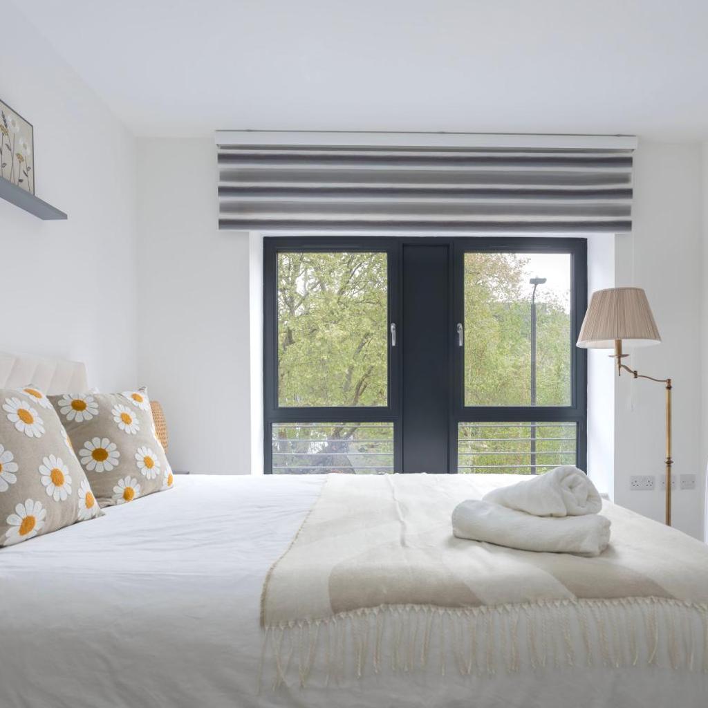 Photograph of Stylish Modern Apartment by Aldgate East Station 4