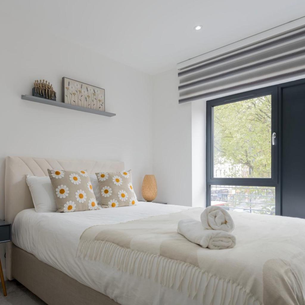 Photograph of Stylish Modern Apartment by Aldgate East Station 4