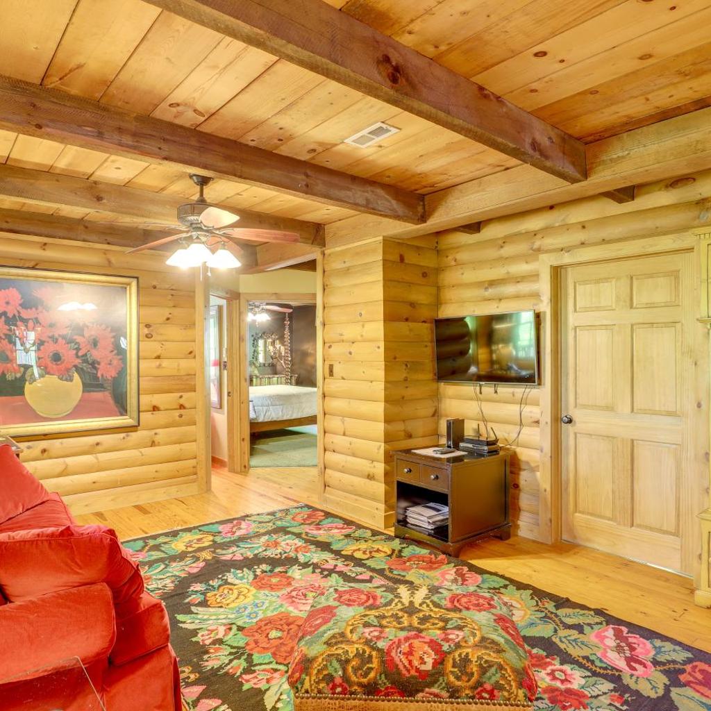 Photograph of 5 Mi to Dtwn Asheville: Tranquil Cabin Retreat!