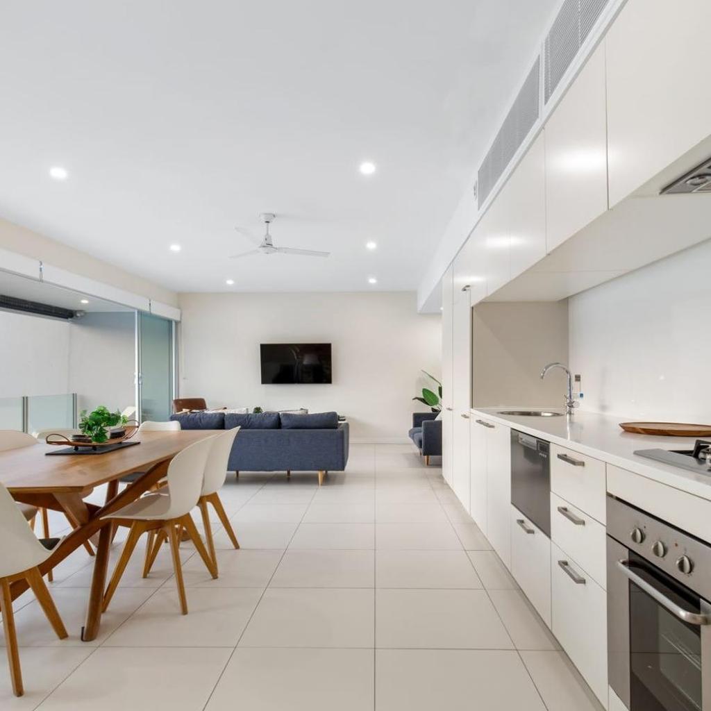 Pool Resort Port Douglas — 