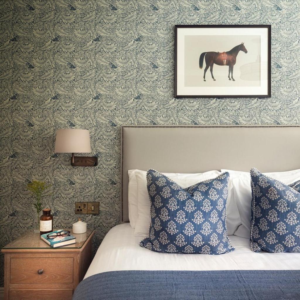 Horse & Jockey Hotel — 