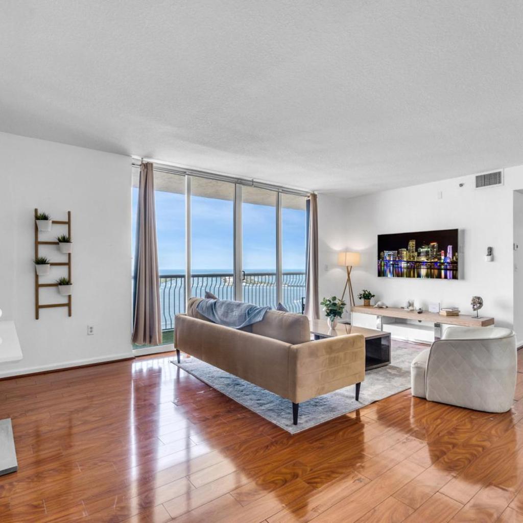 Photograph of City-View Retreat in Brickell 2BR and Free Parking