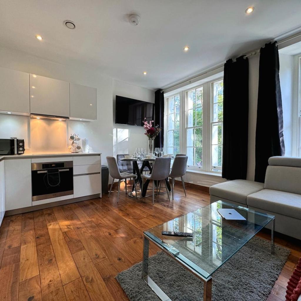 Photograph of 2BD Luxurious Holborn Apartments