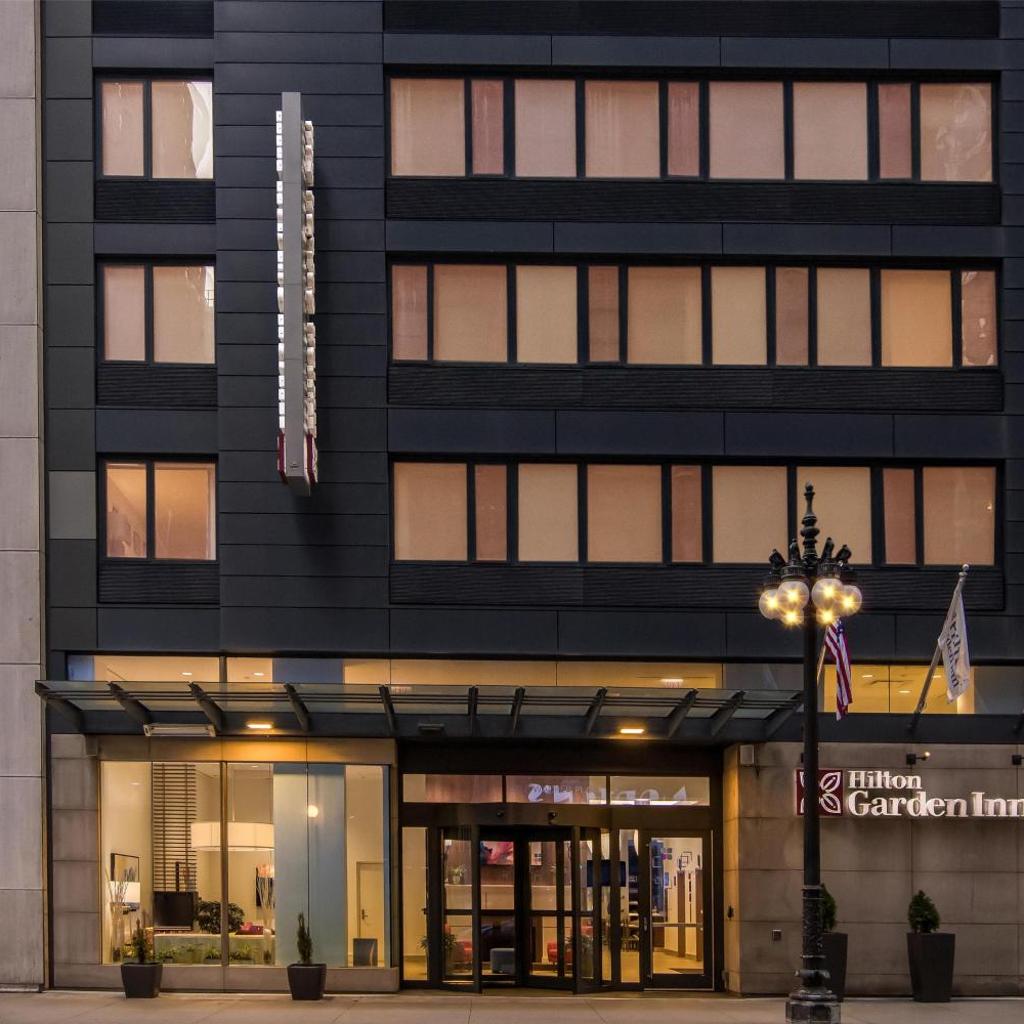 Photograph of Hilton Garden Inn Chicago Downtown Riverwalk
