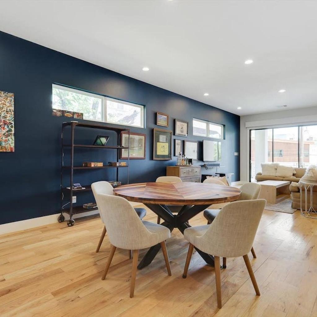 Photograph of Modern Luxury Townhouse - Uptown & Attractions