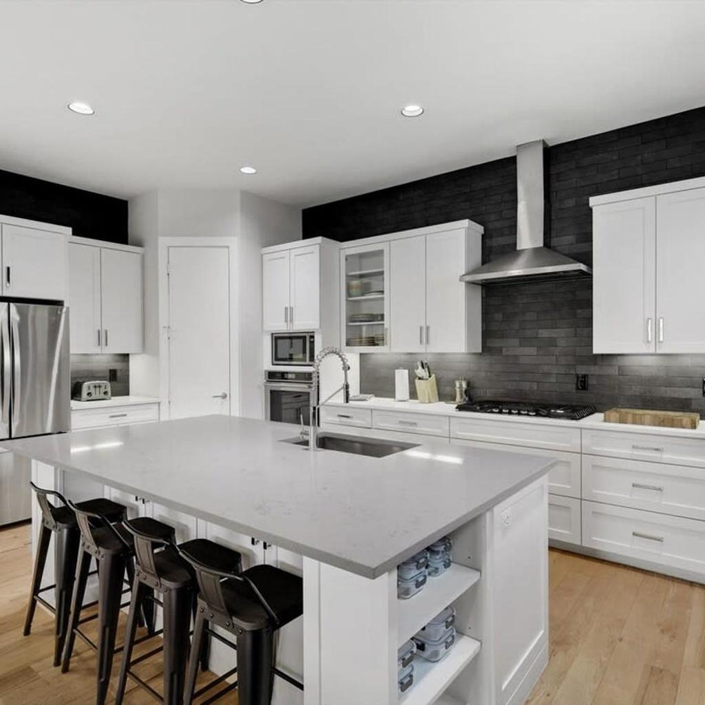 Photograph of Modern Luxury Townhouse - Uptown & Attractions