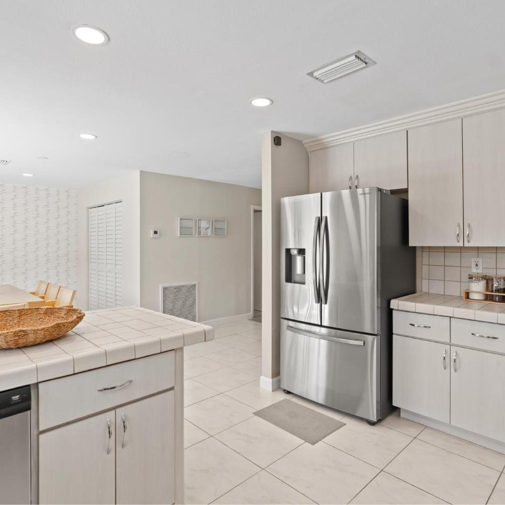 Photograph of 6BR 3BA Heated Pool Miami Vacation