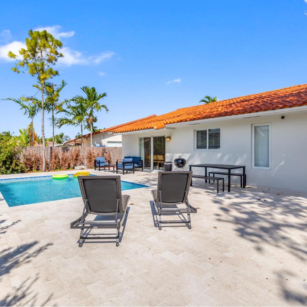 Photograph of 6BR 3BA Heated Pool Miami Vacation