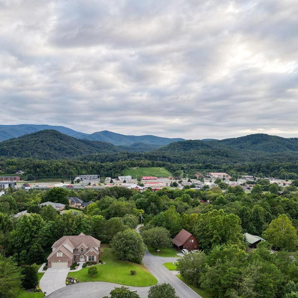 Photograph of Mountain Views, Theater Room, Game Nights - 4 Cubs Cove