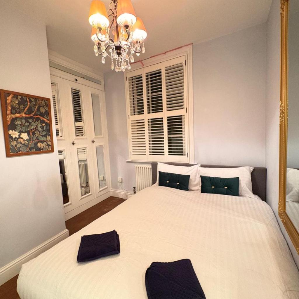 Photograph of Stunning 4 Bed Town House with Terrace in London