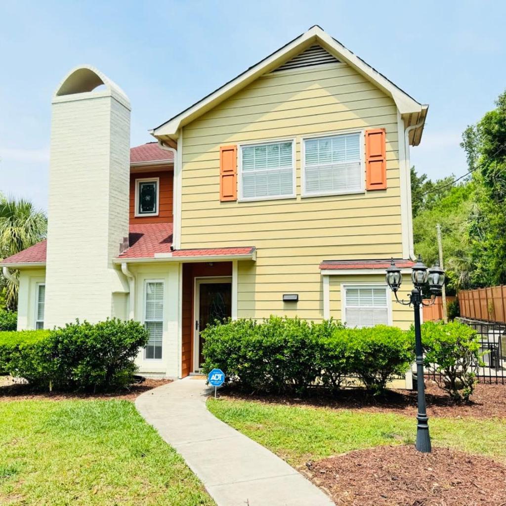 Photograph of Charming Home - Pet Friendly - 4 Blocks from Beach