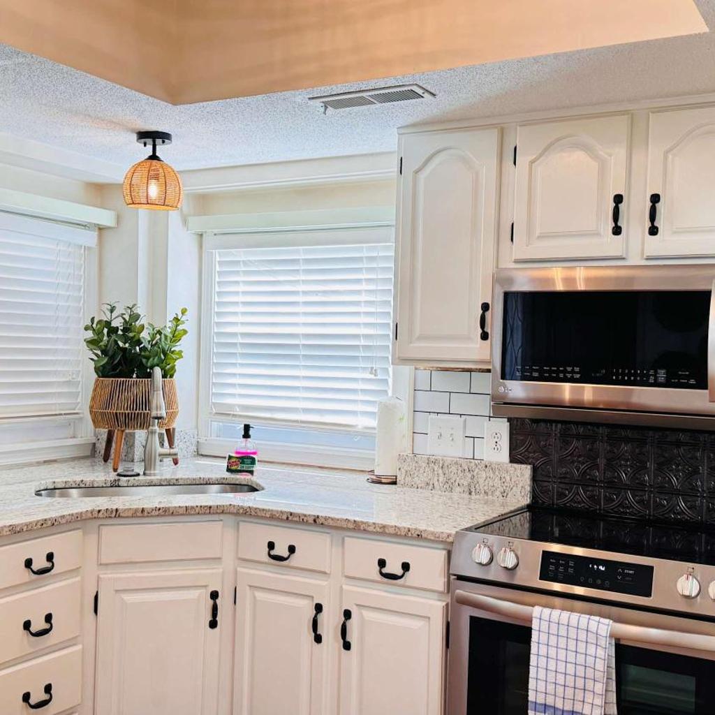 Photograph of Charming Home - Pet Friendly - 4 Blocks from Beach