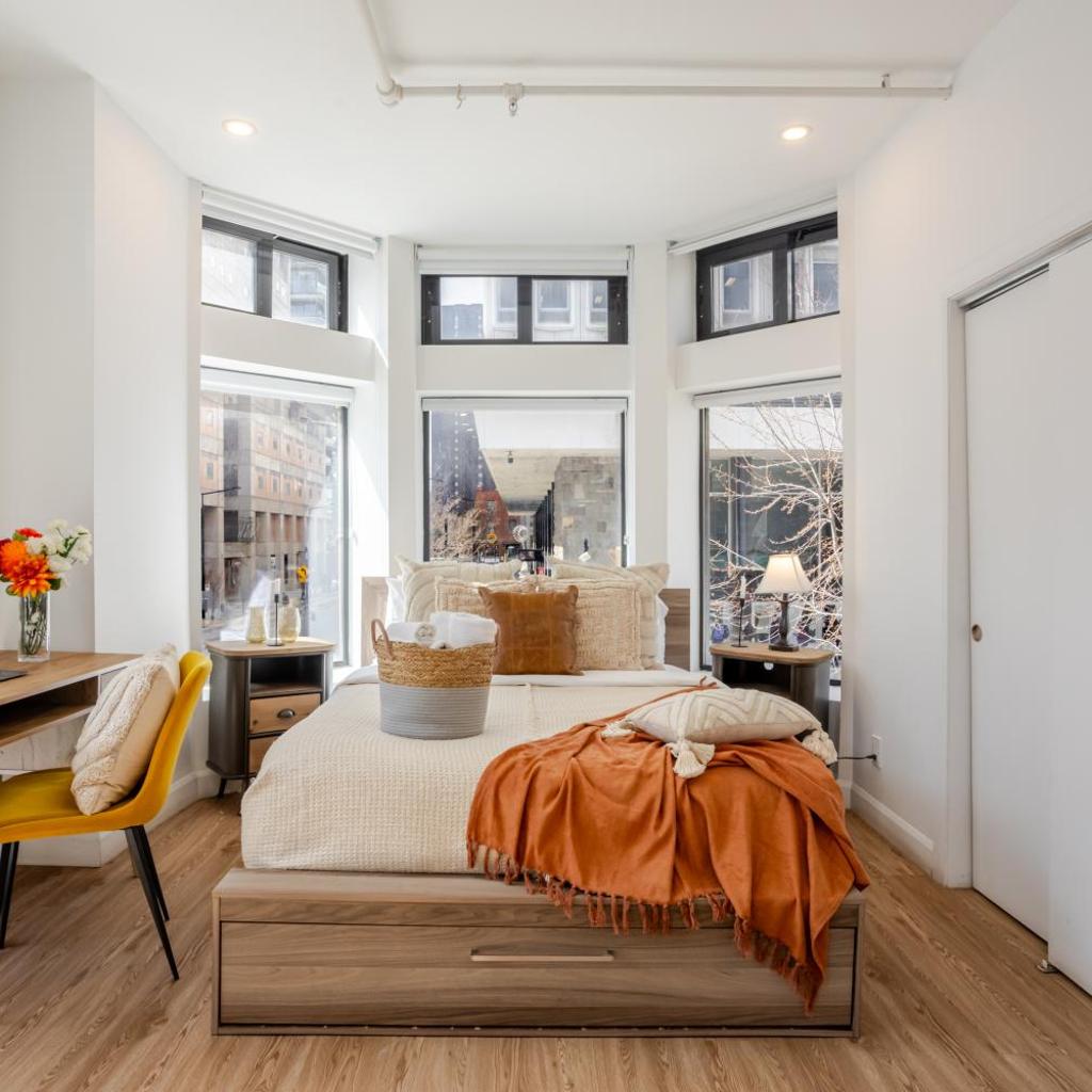 Photograph of Luxury Bishop Apartment - Prime Downtown Spot