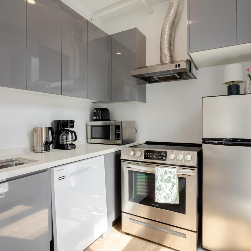 Photograph of Luxury Bishop Apartment - Prime Downtown Spot