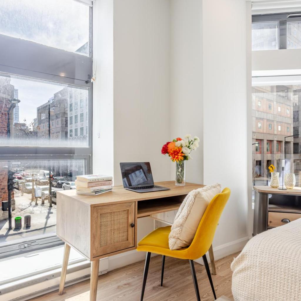 Photograph of Luxury Bishop Apartment - Prime Downtown Spot