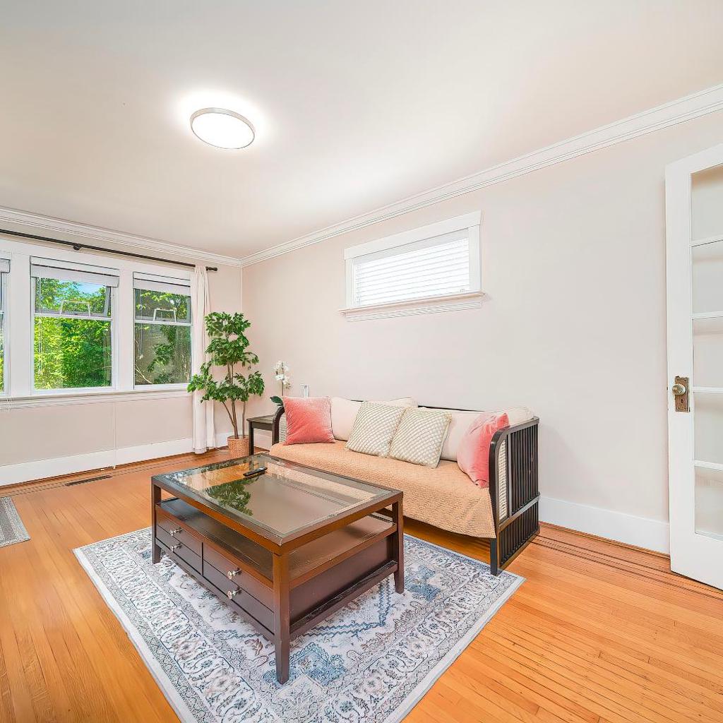 Photograph of Spacious 3 Bedroom Near UBC with Free Parking