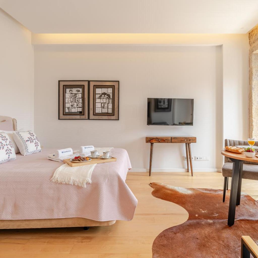 Photograph of Decor Studios - Clérigos by Host Wise