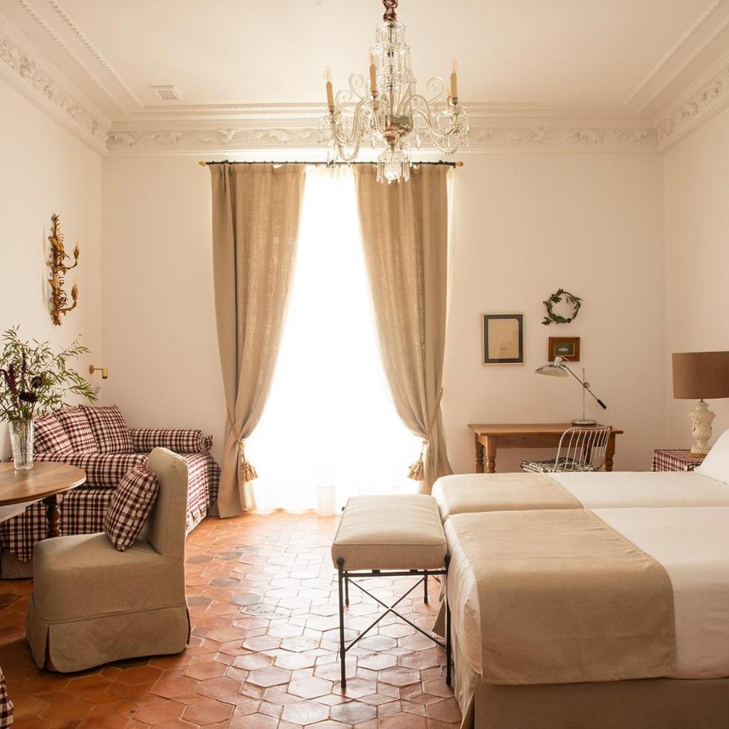 Casa Pizarro Hotel — 