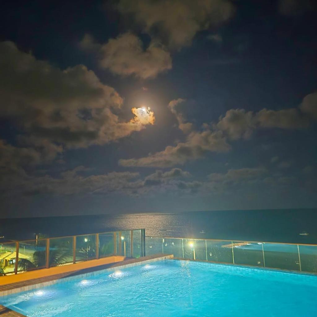 Tamandaré Luxo, Flat Pé na Areia, Piscina Infinita, Suíte Queen e Recepção 24h — foto 5