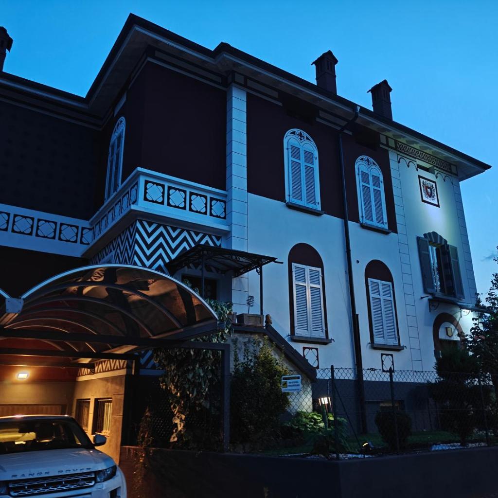 Image 29 - Villa WOLF - A 1919 original Swiss Villa with Garden near Como