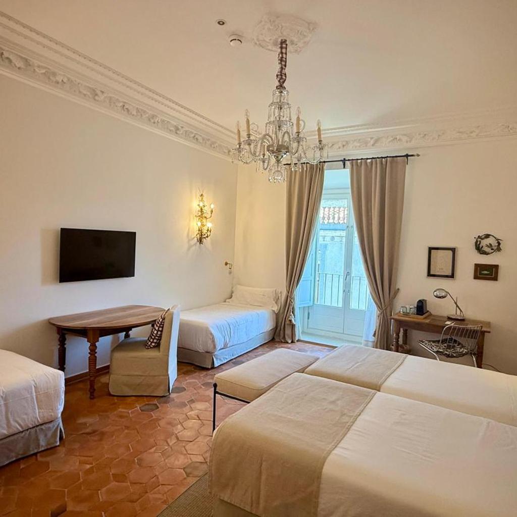 Casa Pizarro Hotel — 