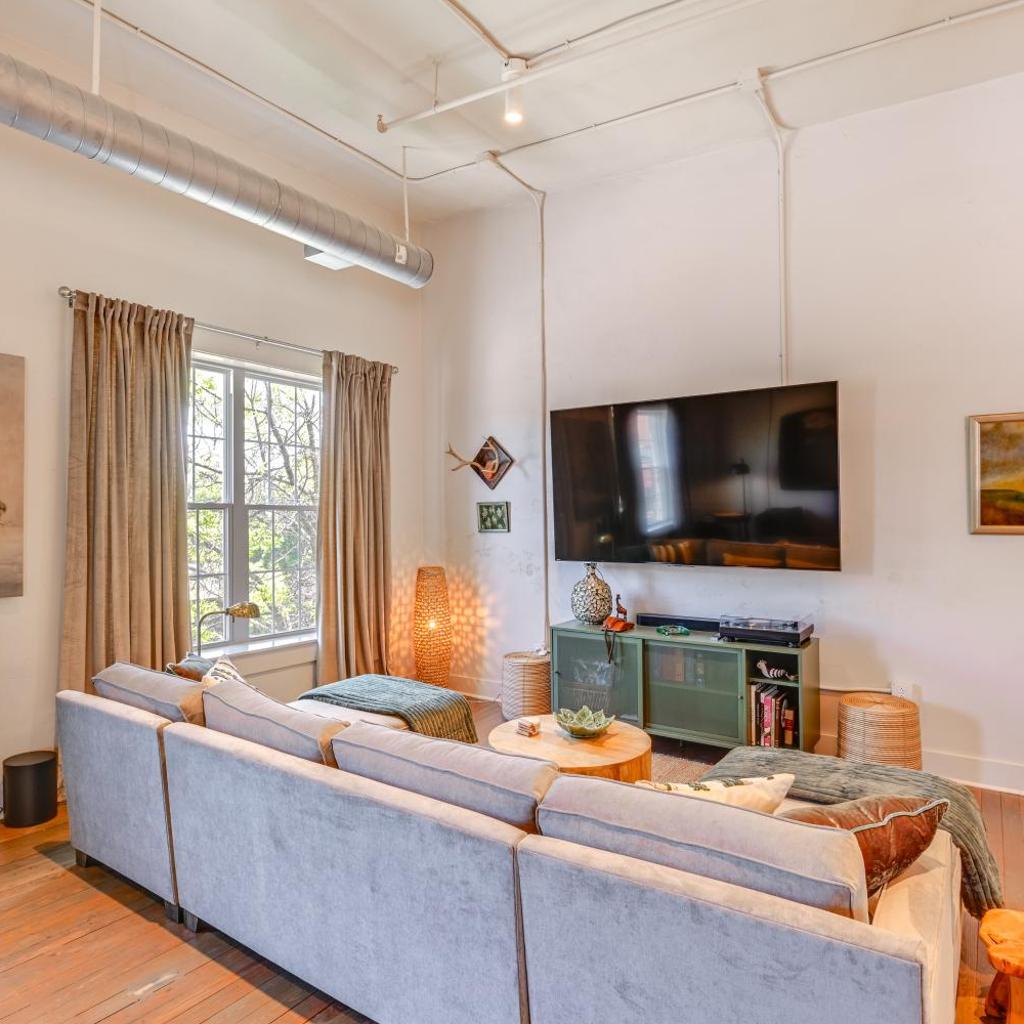 Photograph of Walk to Vanderbilt: Eclectic Apt in Nashville
