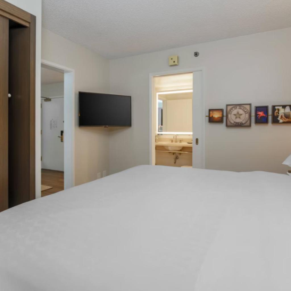 Photograph of Sheraton Suites Market Center Dallas