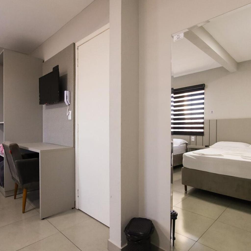 Lou Suítes - Suíte 9 com 2 camas de casal - total confort — foto 4