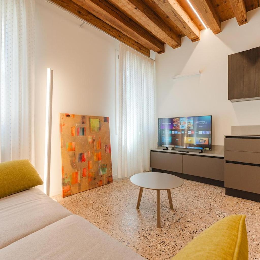 Photograph of San Tommaso Rialto Terrace Apt