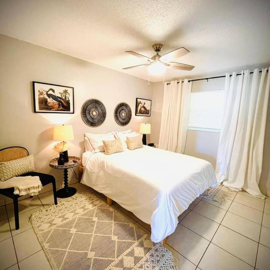 Photograph of 01 Cozy Portside Apartment - close to everything!