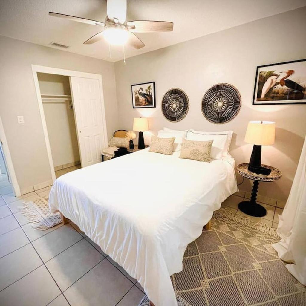 Photograph of 01 Cozy Portside Apartment - close to everything!