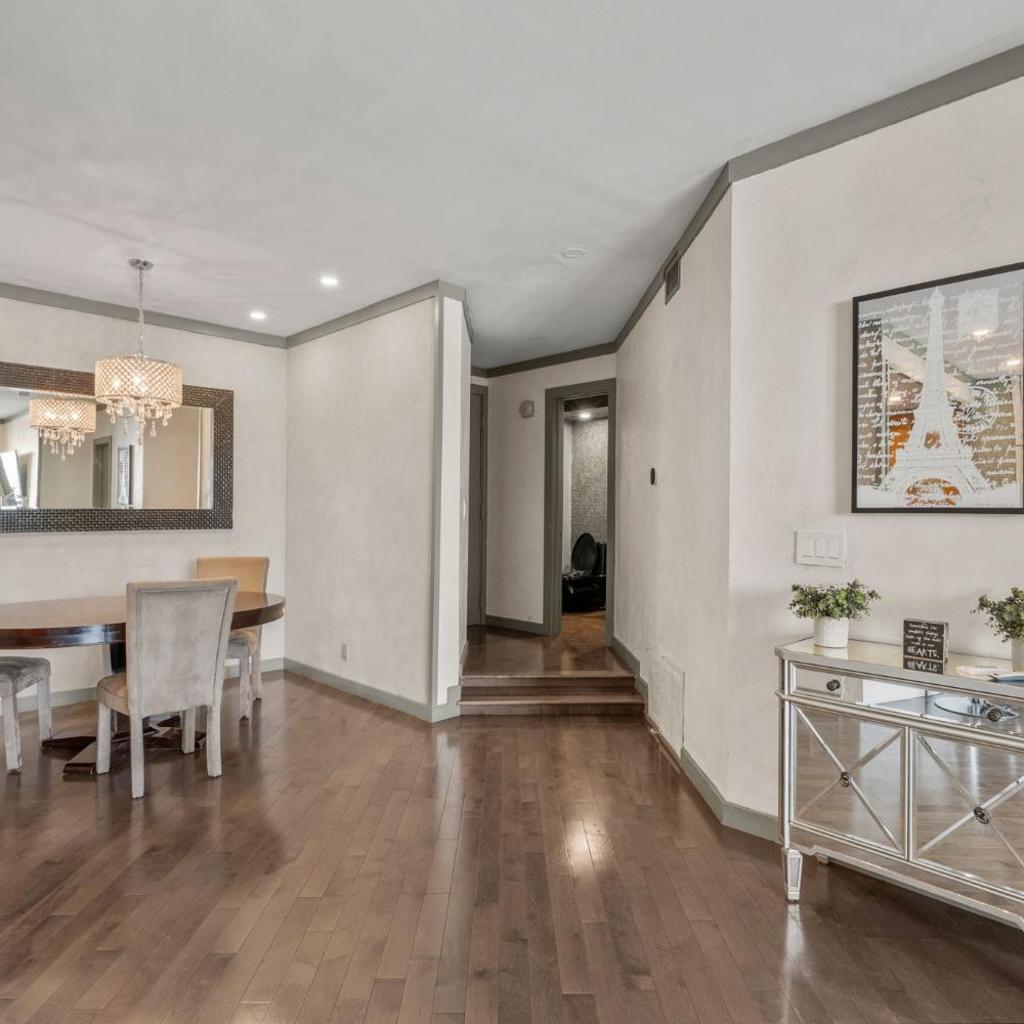 Photograph of Stylish Westwood Condo, Near UCLA & Century City