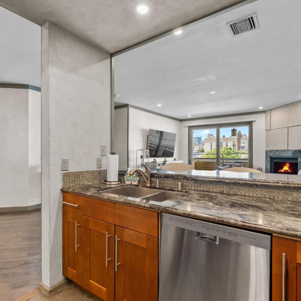 Photograph of Stylish Westwood Condo, Near UCLA & Century City