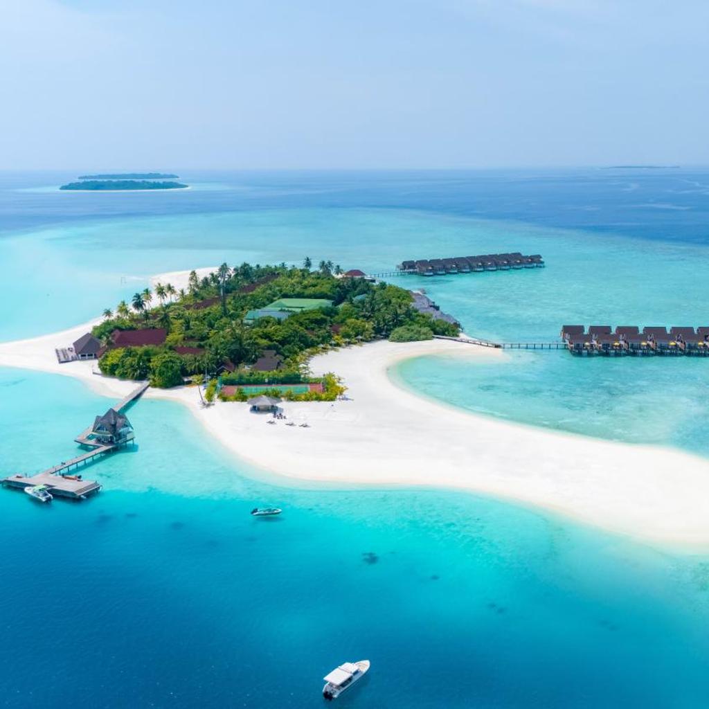 Dhigufaru Island Resort, image 1 of 6