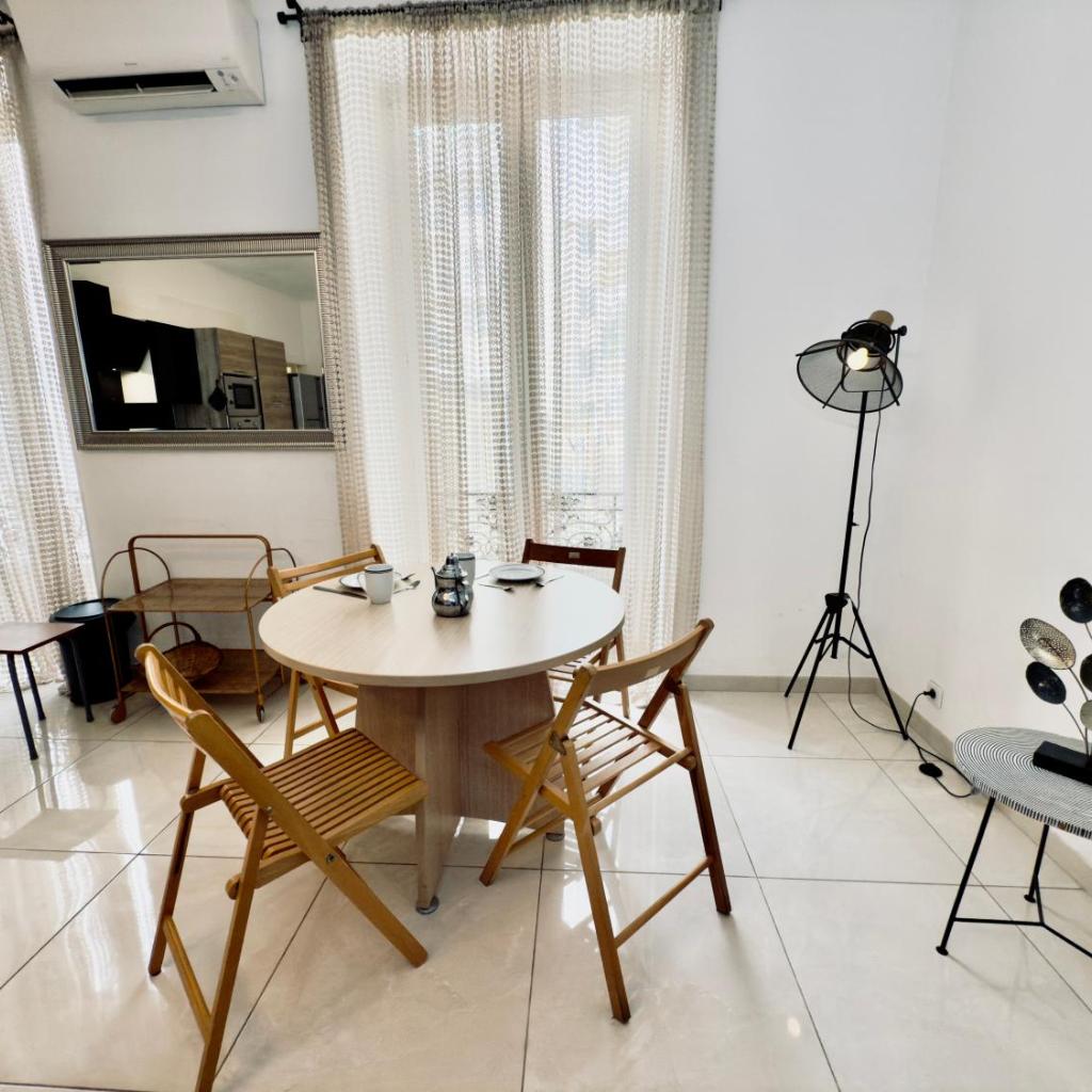 Photograph of Ze Perfect Place - Centre - Durandy - 2 Chb - AC