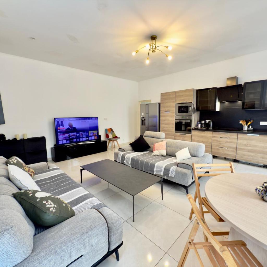 Photograph of Ze Perfect Place - Centre - Durandy - 2 Chb - AC