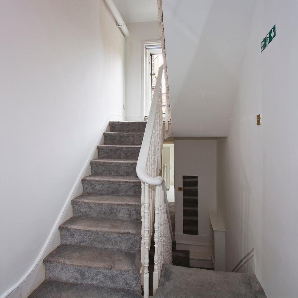 Photograph of Queens park Maida Vale 3 bed modern Family Appartment with balcony!