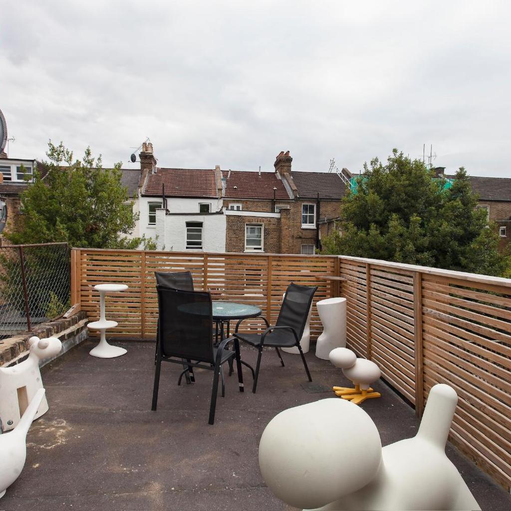 Photograph of Queens park Maida Vale 3 bed modern Family Appartment with balcony!