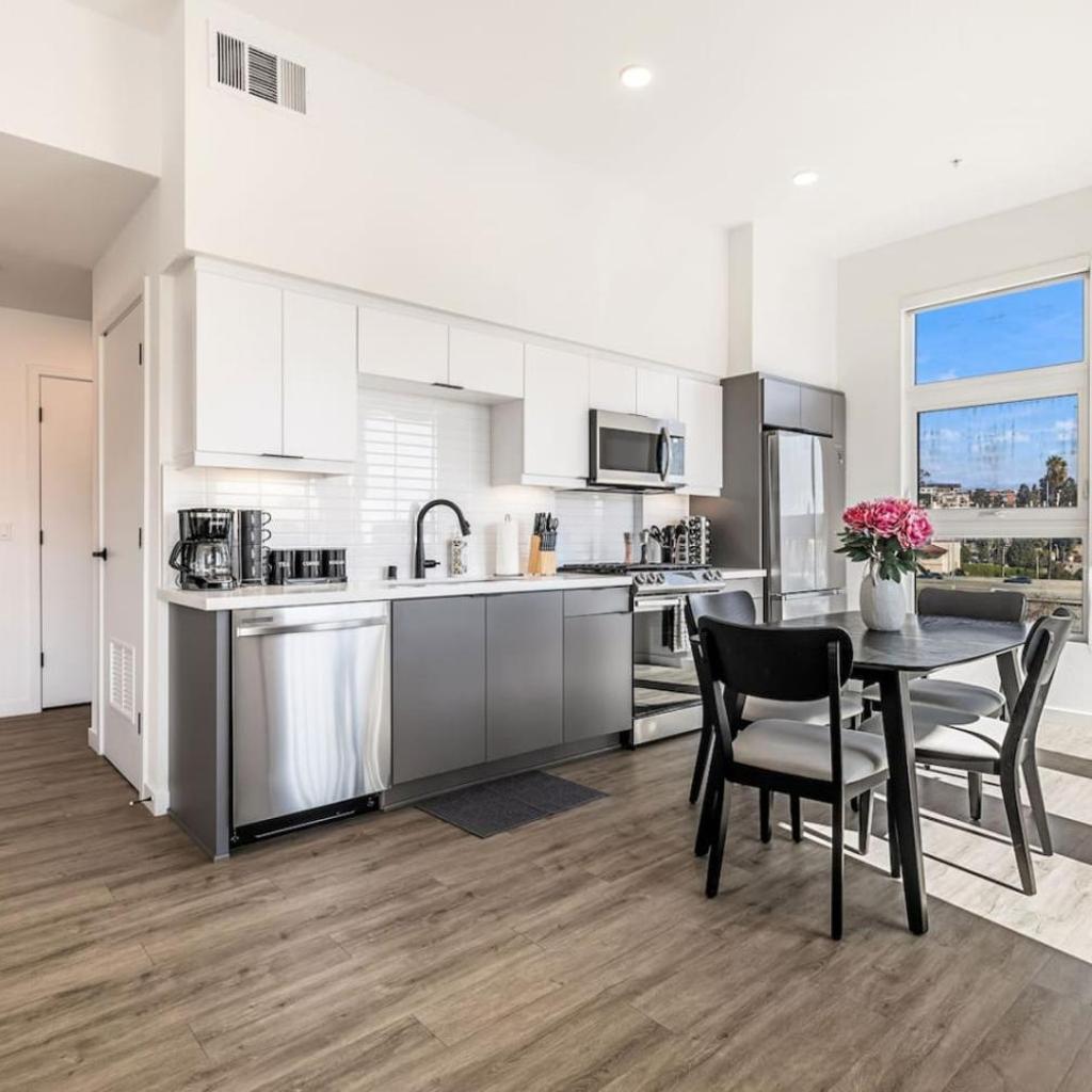 Photograph of Skyline Haven Near Dodger Stadium with Views