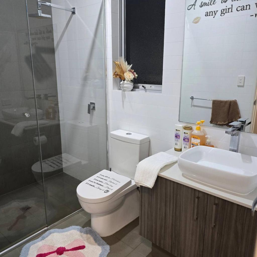 Photograph of Stylish 2-Bedroom Apartment in Maddington, 15 Minutes from Perth Airport
