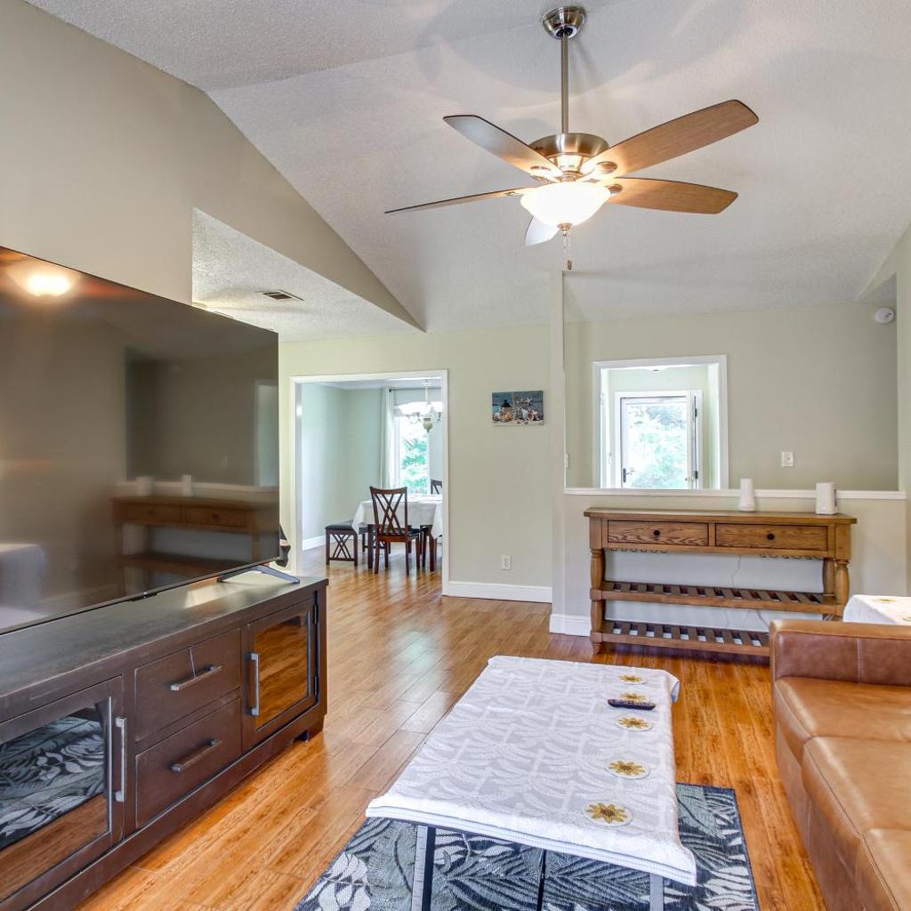 Photograph of Shop, Dine & Visit UWF: Pensacola Home w/ Yard!