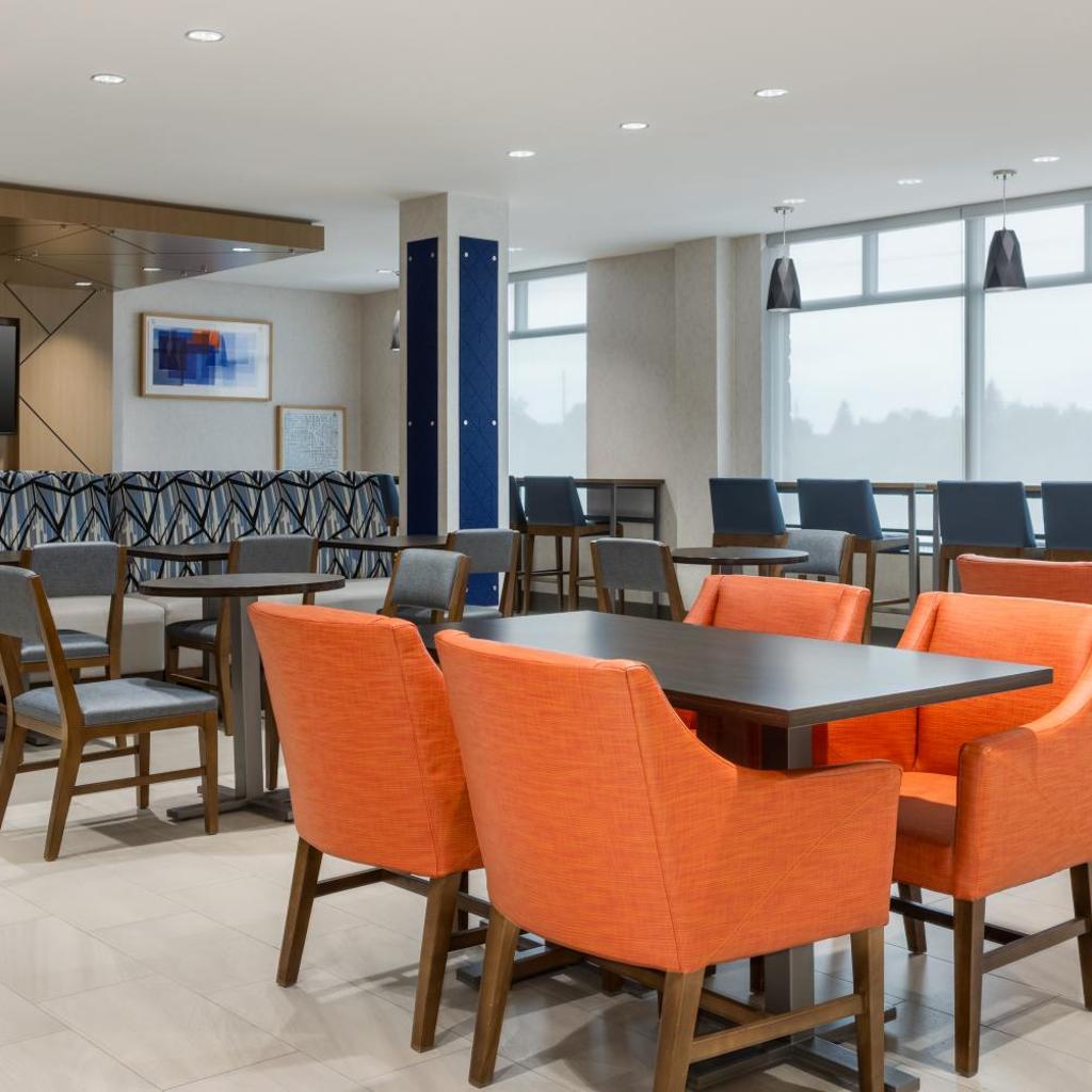 Photograph of Holiday Inn Express & Suites Ottawa East-Orleans by IHG