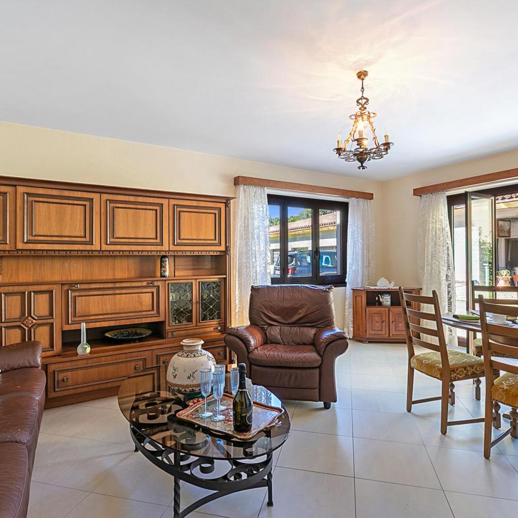 Image 2 - Casa Ana 2 with Garden & Parking for 5 - Happy Rentals