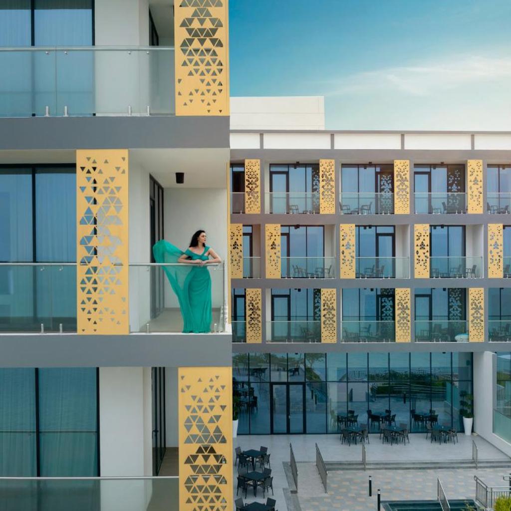 Beach Bay Hotel Mirfa — 