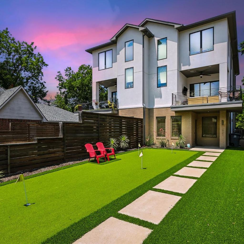 Photograph of Modern Luxury Townhouse - Uptown & Attractions