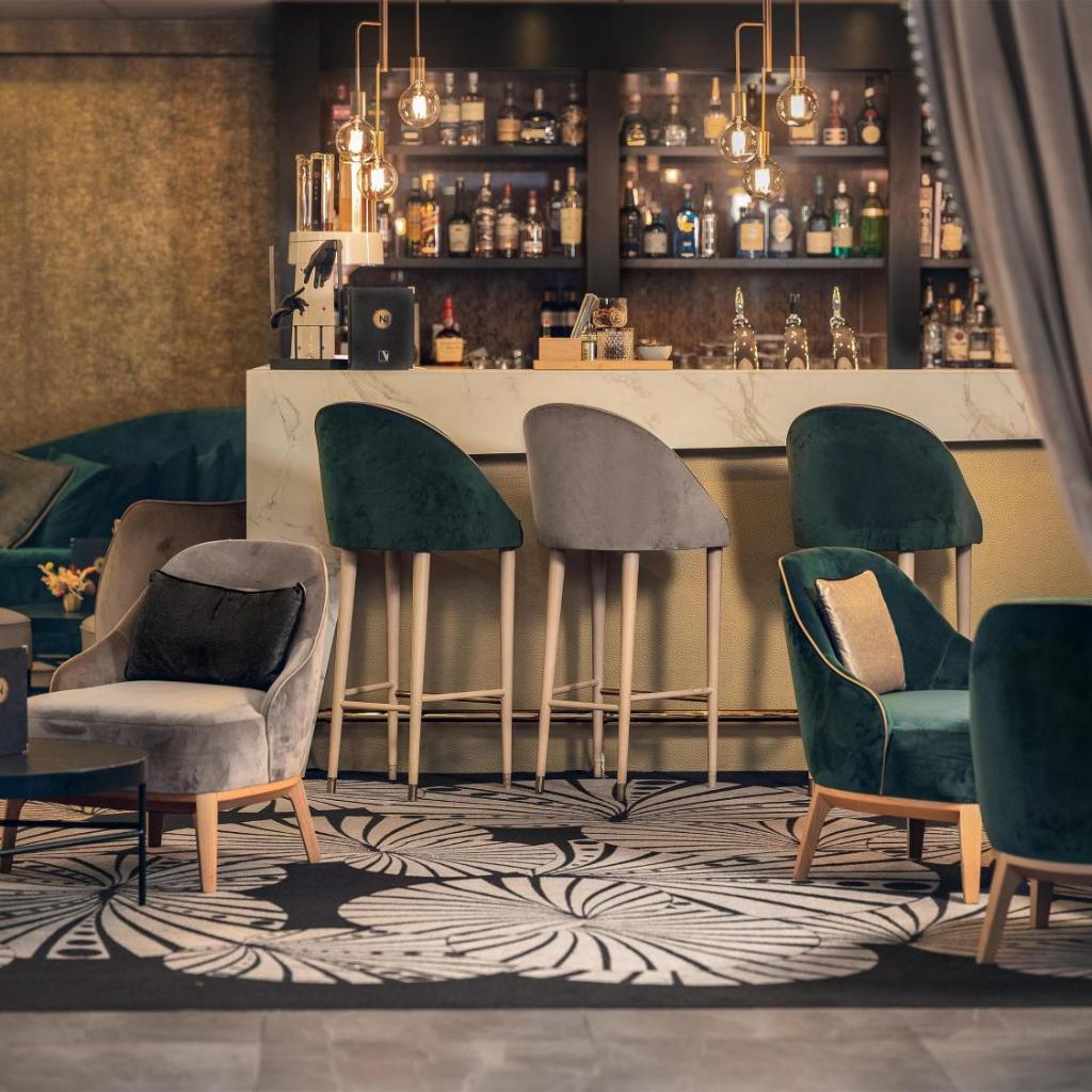 Photograph of Niepce Paris, Curio Collection By Hilton